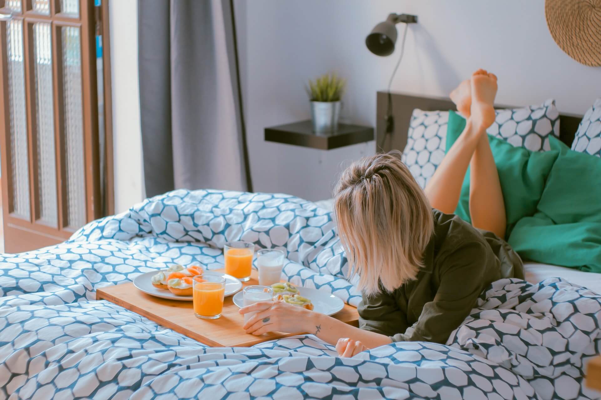 Cómo llevar una vida más saludable con hábitos para una buena noche de sueño